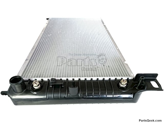 Radiator - 2001-2013 GMC Sierra 1500 - Replacement 4256-02134515